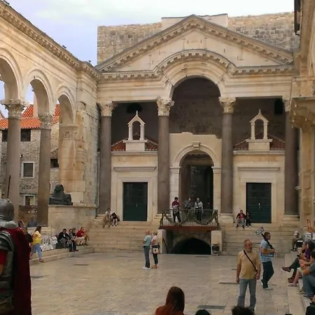 Close To Znjan Spacious With Balcony Split