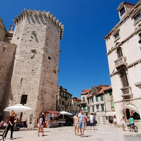 Close To Znjan Spacious With Balcony Apartament Split