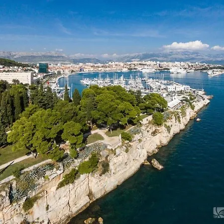 Close To Znjan Beach Spacious Studio With Balcony Apartmán *