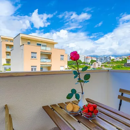 Close To Znjan Beach Spacious Studio With Balcony Split