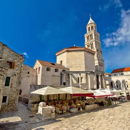 Close To Znjan Spacious With Balcony Διαμέρισμα