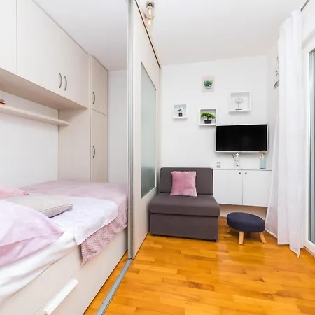 Close To Znjan Beach Spacious Studio With Balcony アパート スプリト